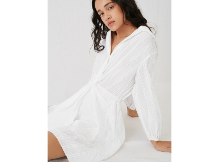 Robe chemise en coton nouée à la taille