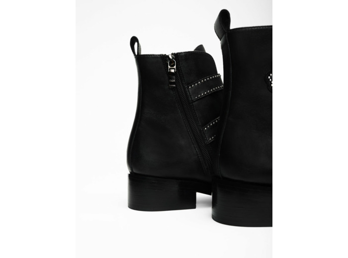 Bottines plates motif clover et studs