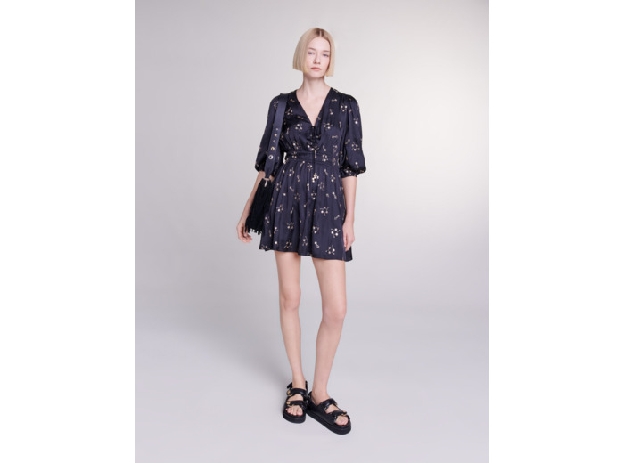 Robe courte brodée à sequins