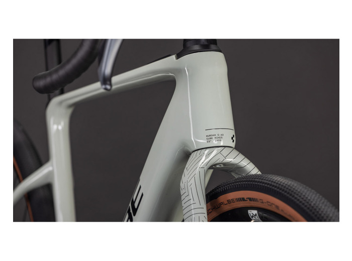 Vélo de gravel électrique NUROAD HYBRID C:62 RACE 400X Beige/Noir