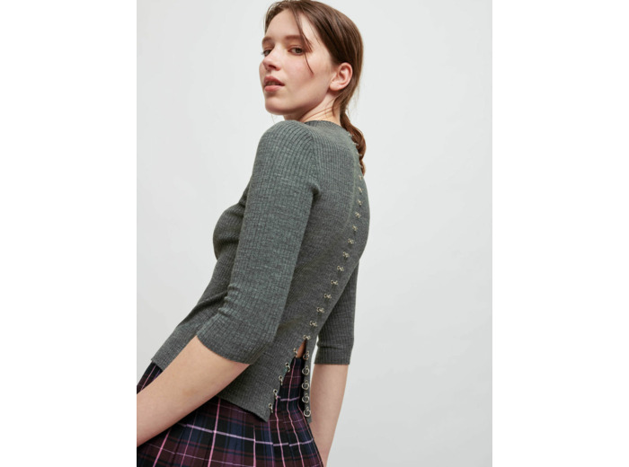 Pull col montant à piercings