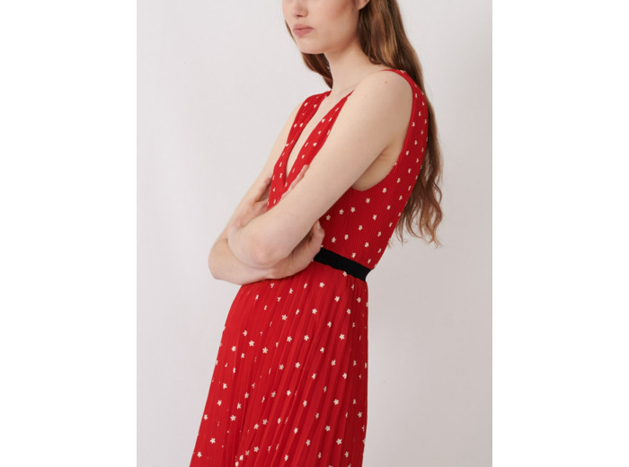 Robe brodée et plissée