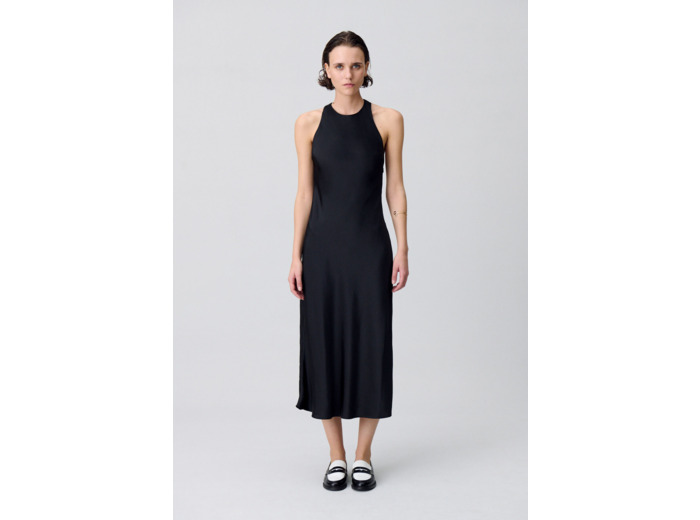 Robe longue satinée dos nu