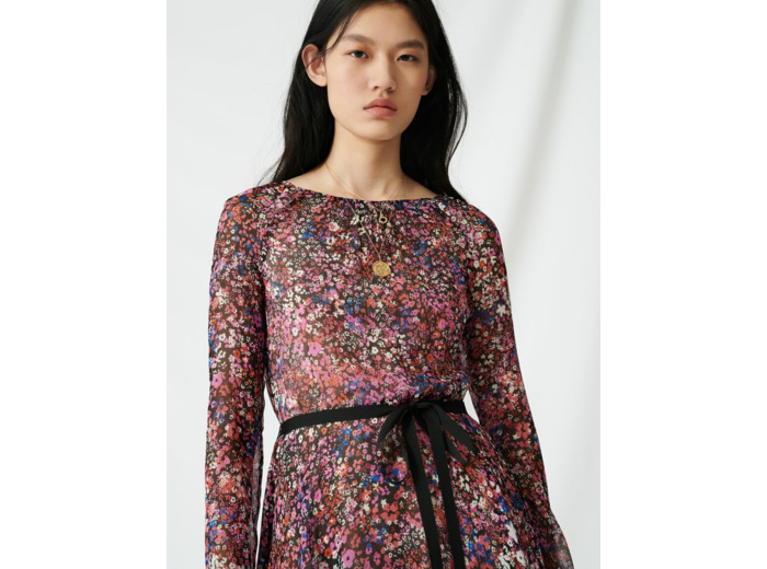 Robe à fleurs ceinturée