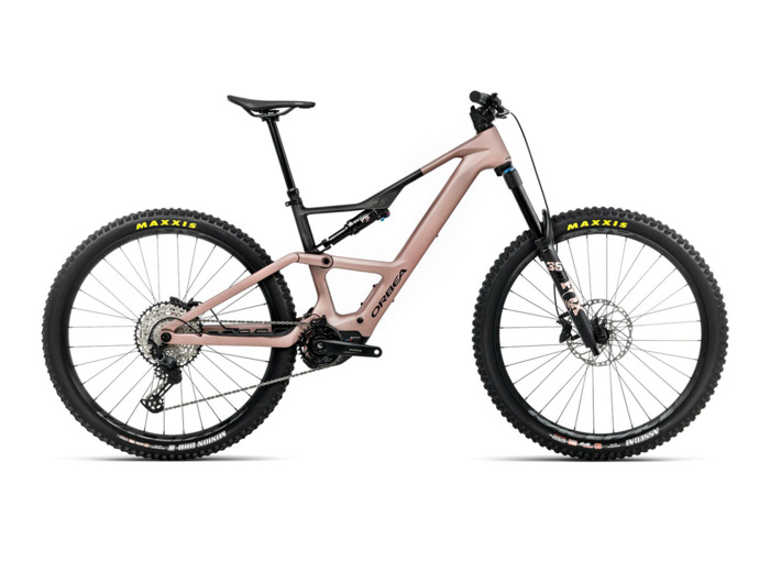 VTT tout suspendu électrique RISE LT M20 630W Rose du Désert/Carbone