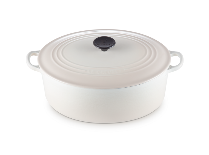 Cocotte ovale 31cm en fonte émaillée meringue*