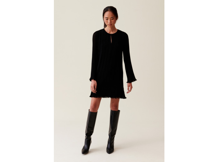 Robe courte plissée manches longues