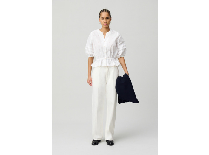Chemise élastiquée brodée