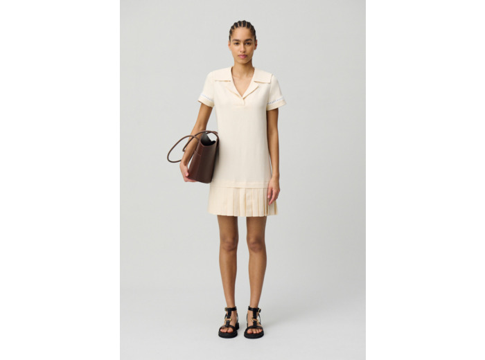 Robe courte à plis