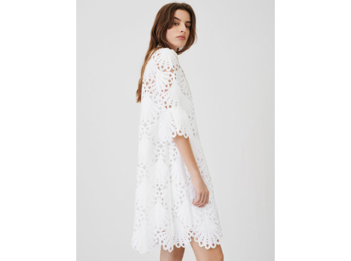 Robe droite en guipure