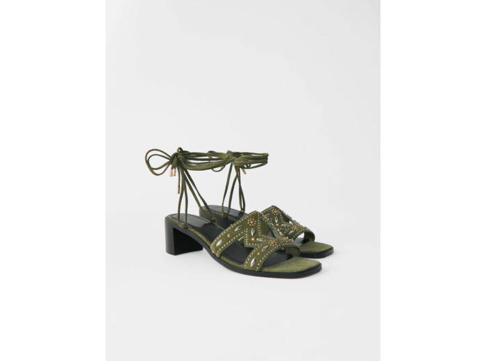 Sandales petit talon à nouer avec studs