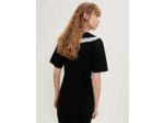 Robe en maille à grand col contrasté