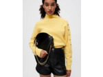 Short en cuir à métalleries dorées