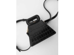 Mini sac pyramide en cuir embossé