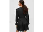 Robe noire en satin fluide à studs dorés