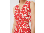 Robe rouge à découpes