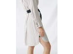 Robe chemise ceinturée à fines rayures