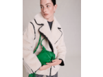 Manteau court en fausse fourrure