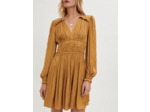 Robe en satin avec volants et smocks