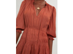 Robe en satin cintrée à volants