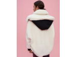 Manteau en fausse fourrure et vinyle
