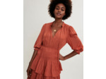 Robe en satin cintrée à volants