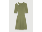 Robe en maille ouverte à l'épaule