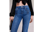 Jean flare à poches brodées