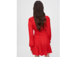 Robe en satin cintrée à la taille