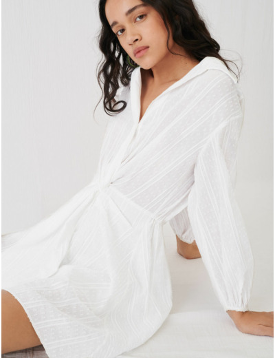 Robe chemise en coton nouée à la taille