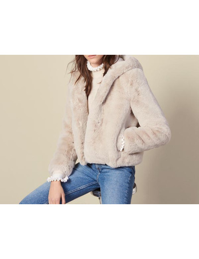Manteau court en fausse fourrure