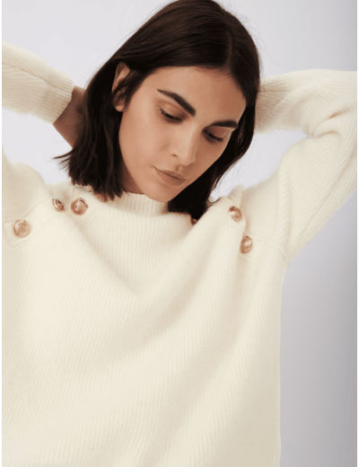Pull à côtes et boutons fantaisie