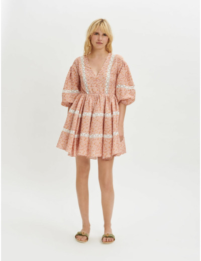 Robe imprimée à galons de dentelles