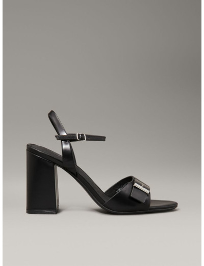 SANDALES À TALONS EN CUIR AVEC QUINCAILLERIE LOGO