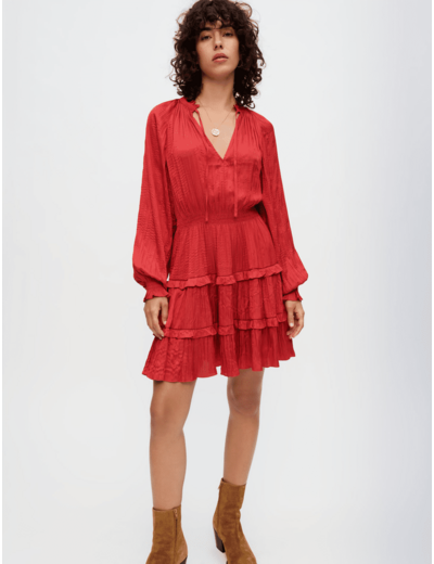 Robe en satin fluide et plissée