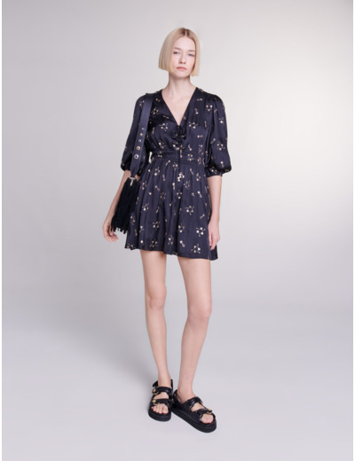 Robe courte brodée à sequins