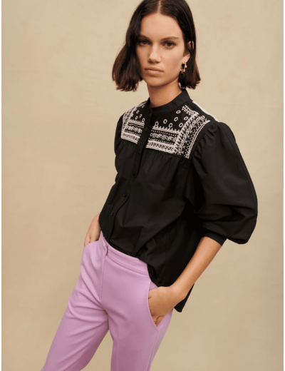 Chemise à détails brodés