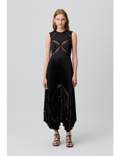 Robe longue satinée plissée
