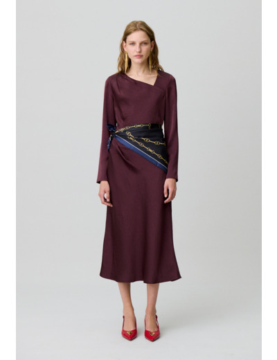 Robe longue satinée asymétrique
