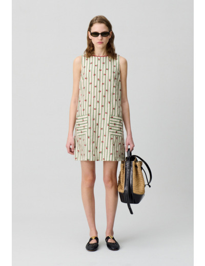 Robe courte sans manches