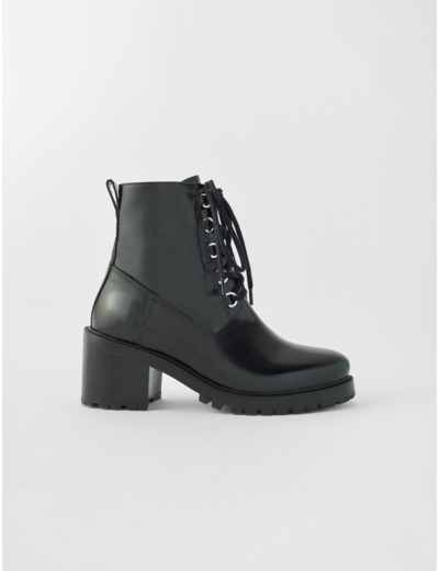 Bottines à talons en cuir noir