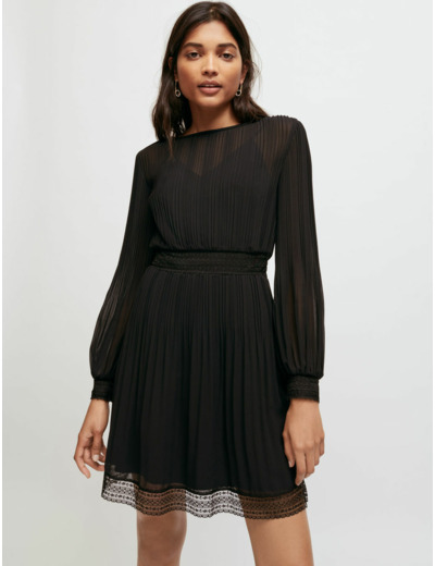 Robe smockée en mousseline et dentelles
