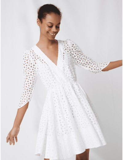 Robe patineuse en dentelle blanche
