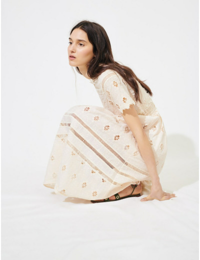 Robe longue en guipure et galons