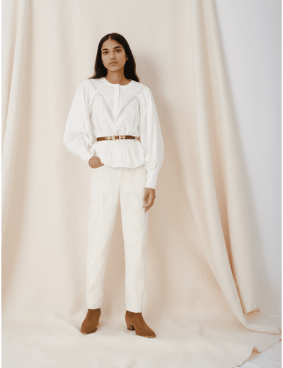 Top façon blouse à galons de guipure
