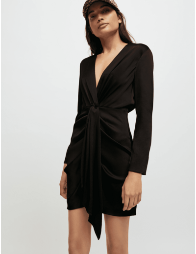 Robe en satin nouée à l'avant