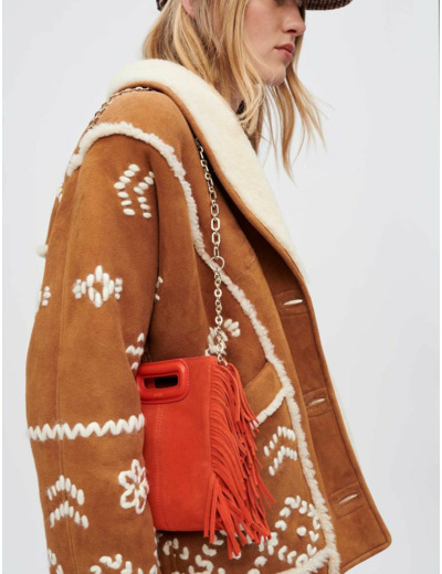 Manteau en peu lainée entièrement brodé