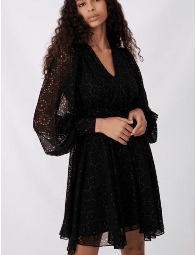 Robe en mousseline à dessins ajourés