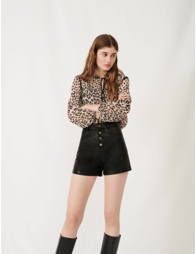 Short en cuir à détails de boutons