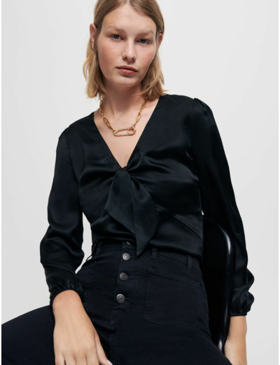 Top en satin de soie noué
